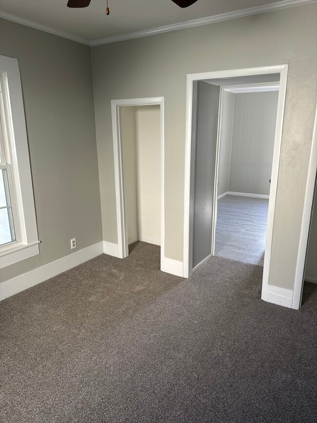 Building Photo - 1107 Markham Ave