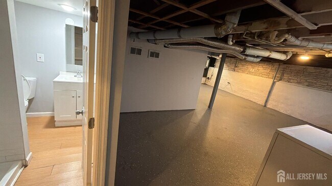 Building Photo - 463 Valmere Ave