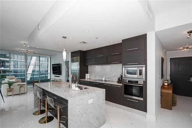 Building Photo - 900 Biscayne Blvd