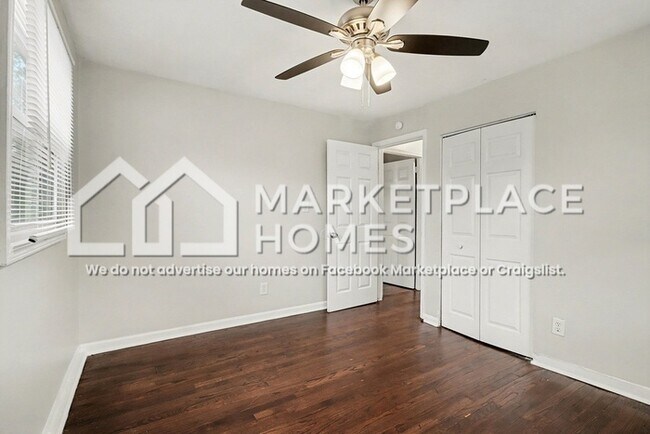 Building Photo - 939 Redford Dr SE