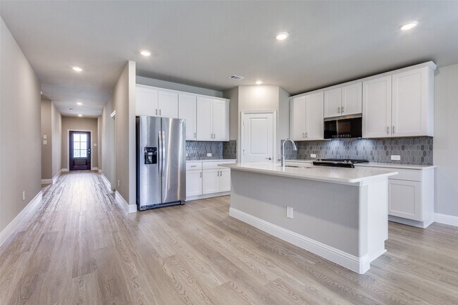 Building Photo - 800 Easthill Dr