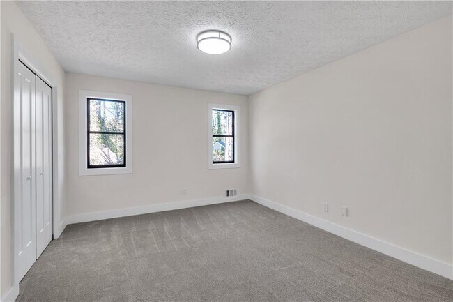 Building Photo - 2645 Shadow Woods Cir NE