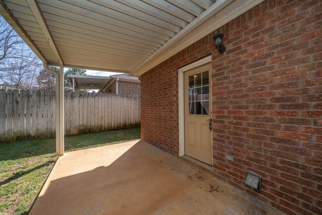 Building Photo - 1612 Stanley Drive