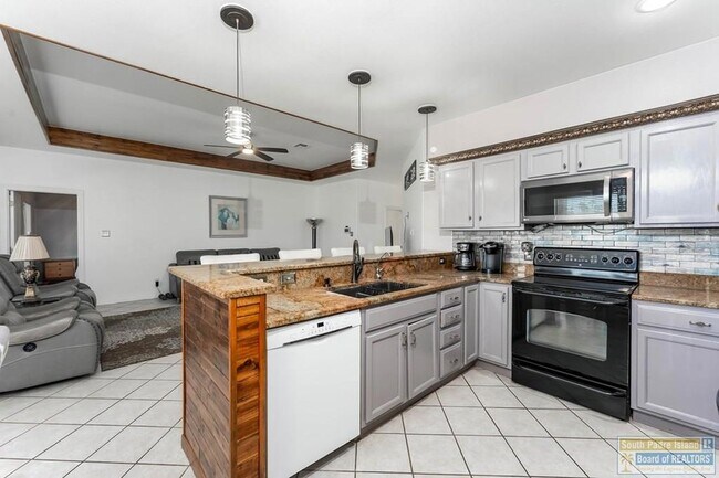 Building Photo - 1 Torrey Pines Dr