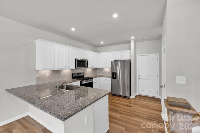 Building Photo - 8012 Whitegrove Rd