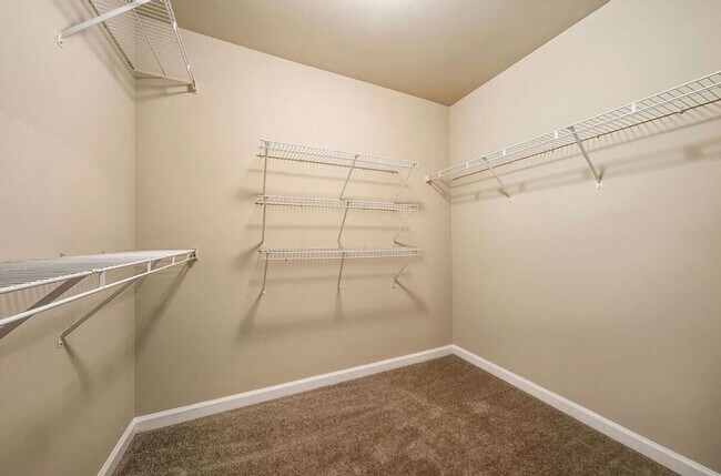 Building Photo - 4750 Ferncrest Pl