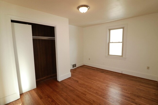 Building Photo - 3 Br. 1 Ba. House in Morgantown - Available 07/10/2026