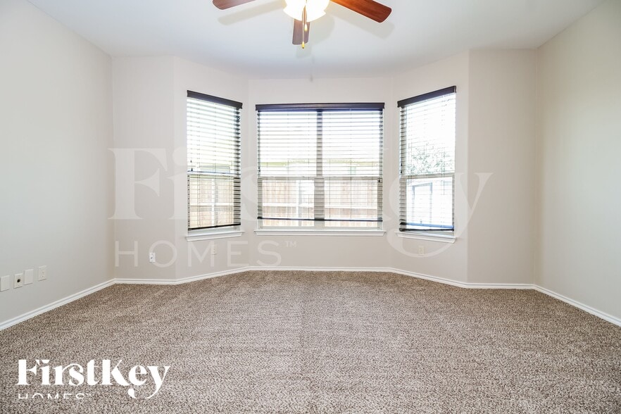 Building Photo - 1100 Nora Ln