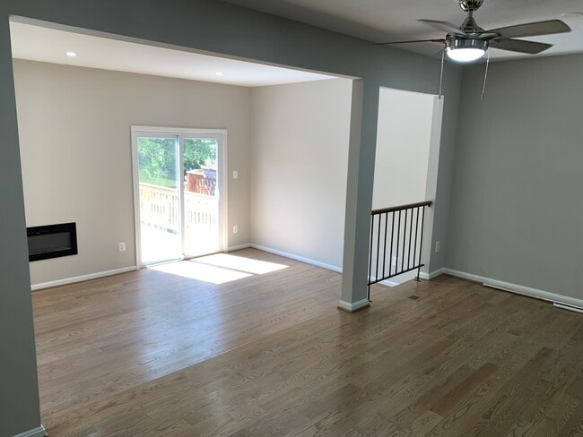 Building Photo - 7120 Lake Cove Dr