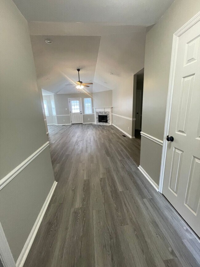 Building Photo - Available now in Amelia Landing Subdivisio...