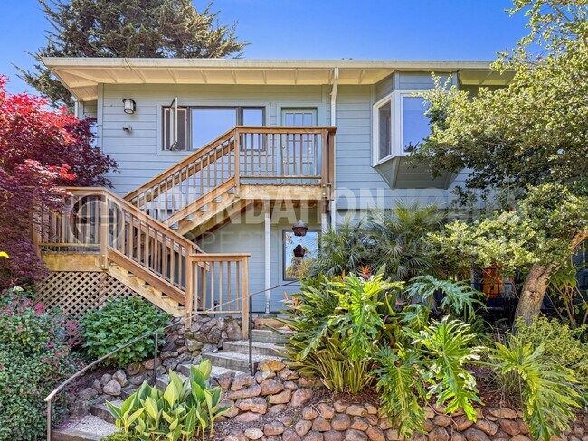 Building Photo - Modern Mill Valley Retreat - A/C - EV - FO...