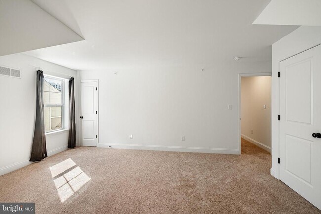 Building Photo - 117 Colwell Ln