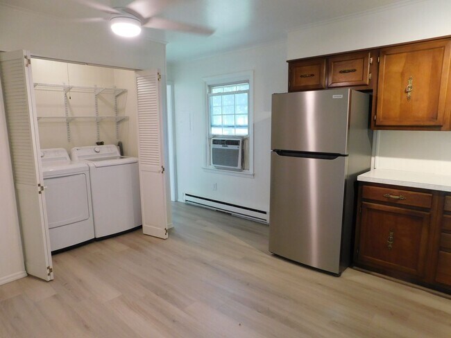 Building Photo - Price Reduced!!! $1950/Month