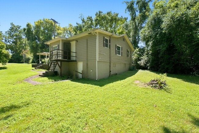 Building Photo - 501 Weakley Ave
