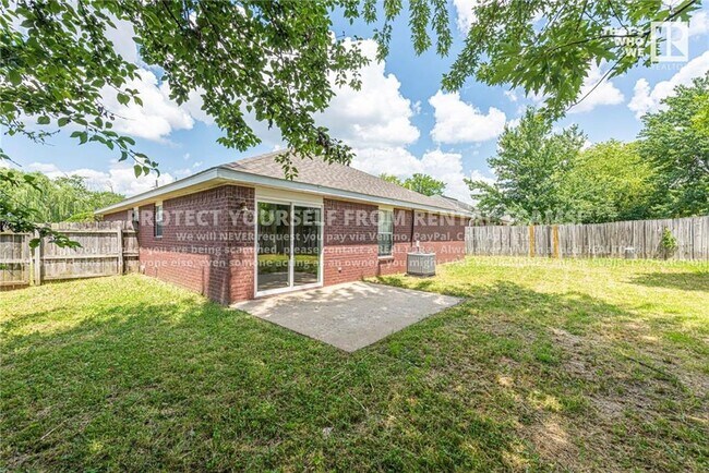 Building Photo - 1210 S Jasmine Ln