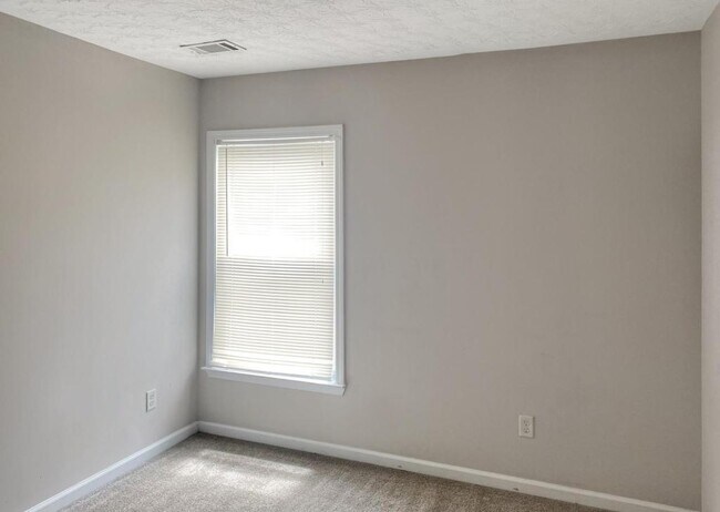 Building Photo - 2550 Plymouth Way