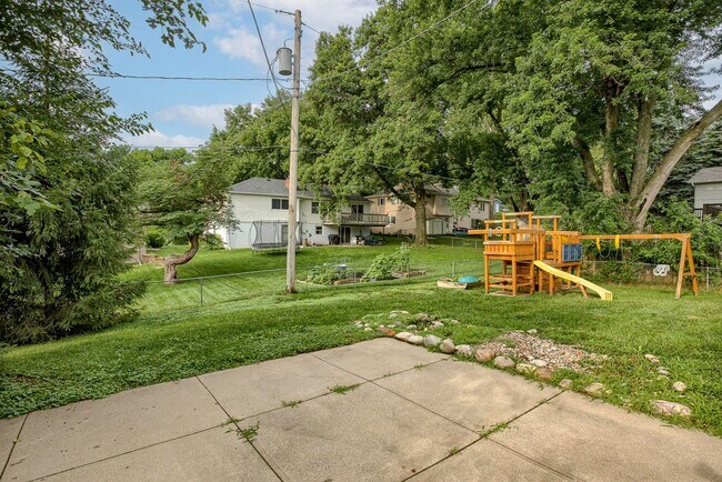 Building Photo - Updated 3 Bedroom With Finished Lower Leve...
