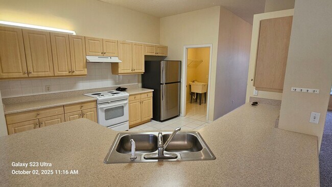 Building Photo - Spacious 4 Bedroom Home in Breakaway Trail...