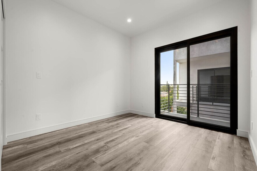 Building Photo - 1920 S Sherbourne Dr