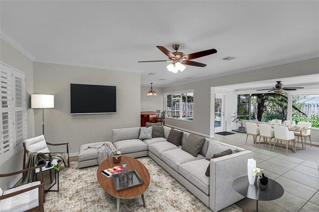 Building Photo - 2725 SE 5th Ct