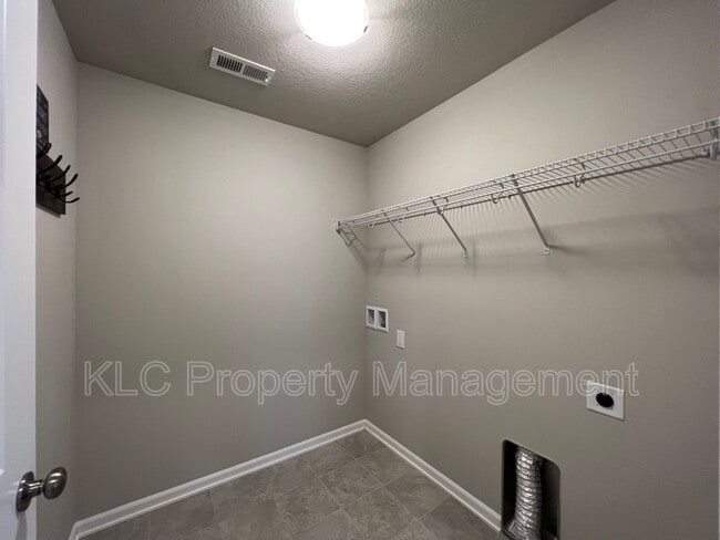 Building Photo - 2307 Redmond Ave