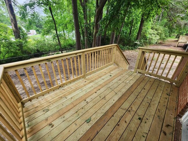 Building Photo - 709 W Creek Cir