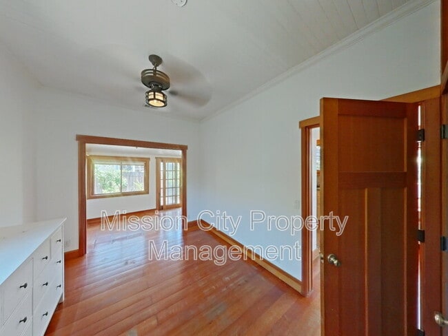 Building Photo - 1110 Curley Ave