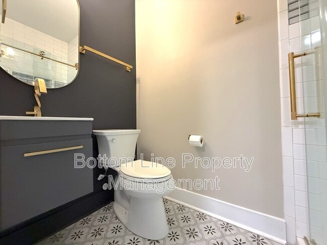 Building Photo - 621 S Summit Ave