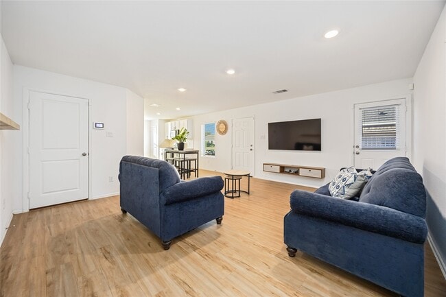 Building Photo - 5031 Hurston Pk Trl