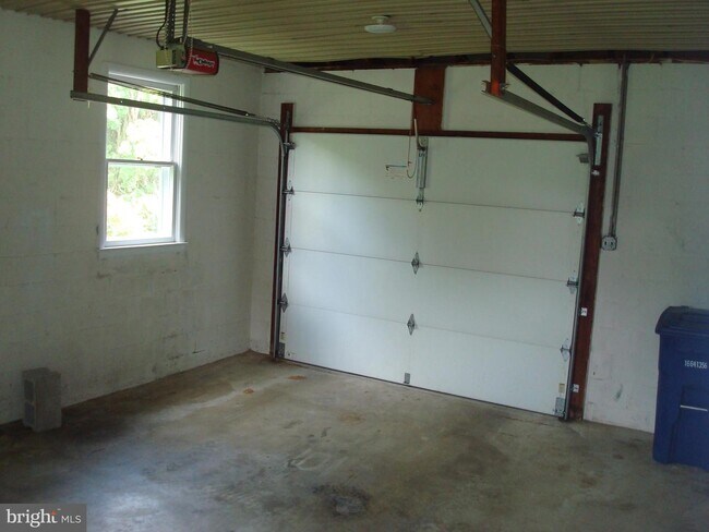 Building Photo - 1158 Horseshoe Pike