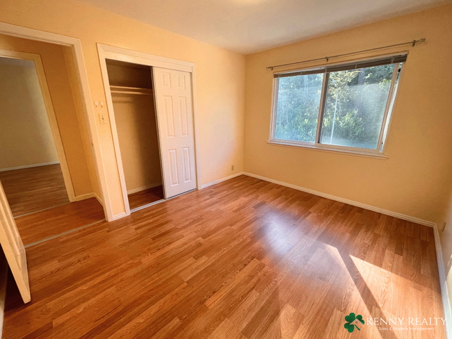 Building Photo - Large 3 Bedroom, 2 Bathroom in Daly City