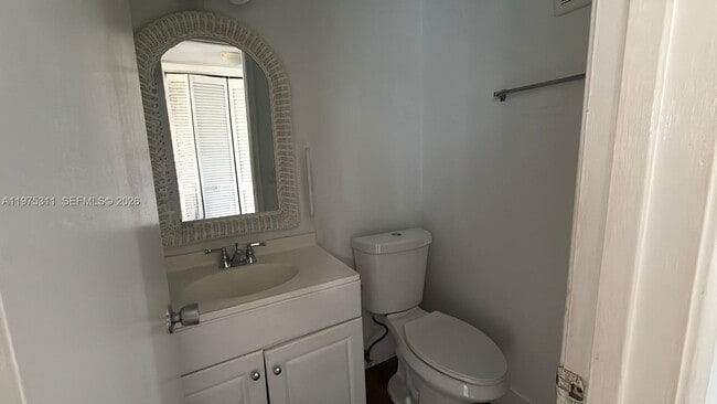 Building Photo - 104 Easthampton E