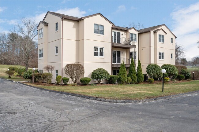 Building Photo - 185 Manville Hill Rd