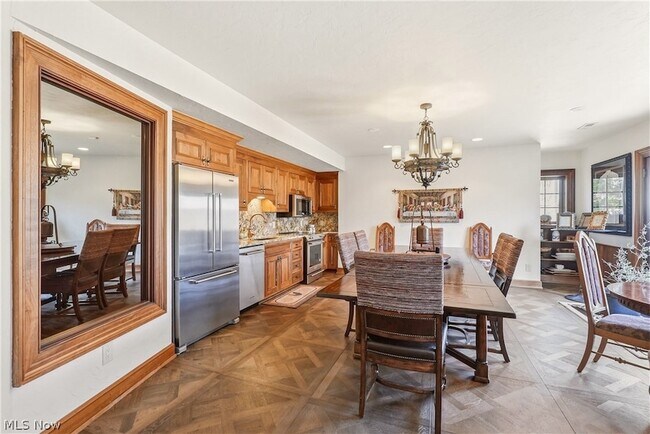 Building Photo - 809 Village Trail