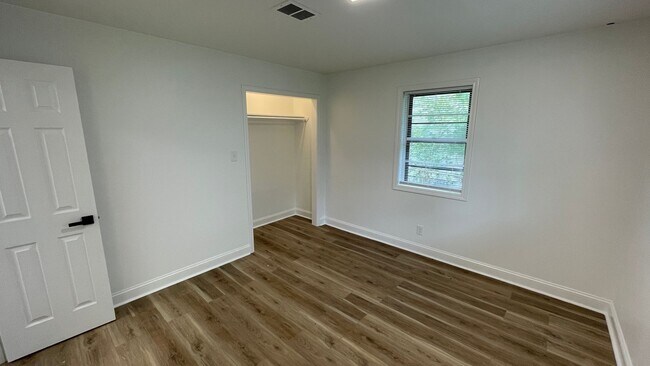 Building Photo - 3 Bedroom • 2 Bath • $1,450/mo
