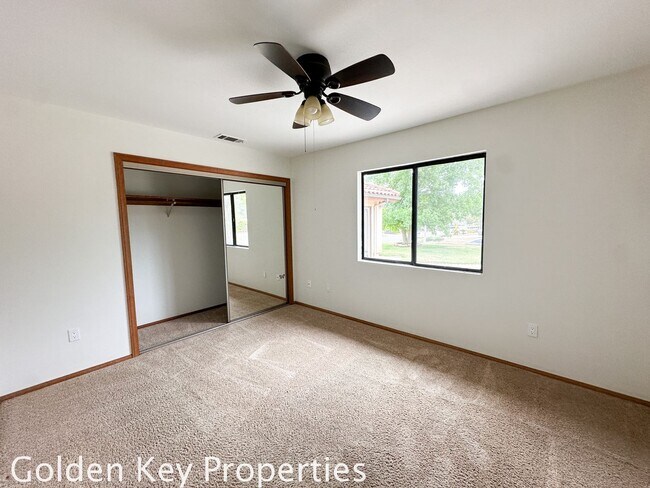 Building Photo - Single-level 4-Bedroom home on a large cor...