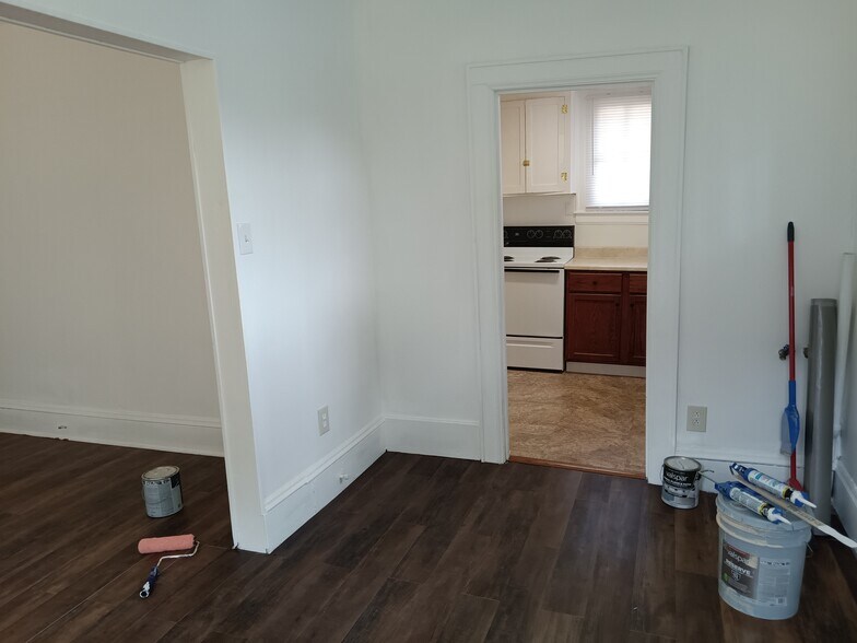 Building Photo - 1552 Lewis St