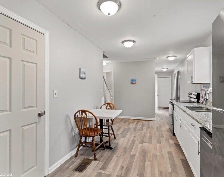 Primary Photo - Room in Duplex on Jones Ave NW