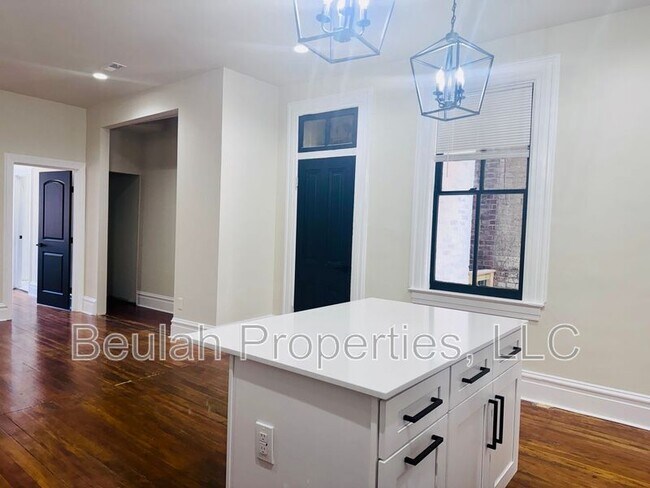 Building Photo - 1306 Sidney St