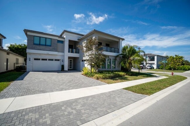 Building Photo - 17081 Five Waters Ave