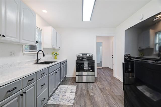 Building Photo - 660 16th NE