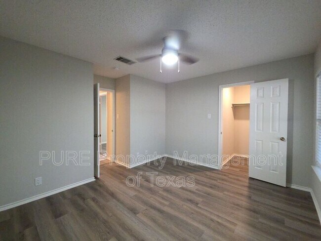 Building Photo - 1406 Bullhill Cove