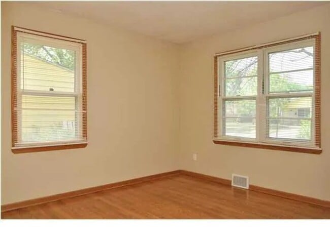 Building Photo - Lovely 3 Bed, 1 Bath!