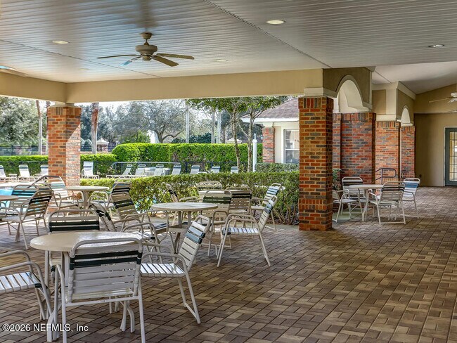 Building Photo - 7800 Point Meadows Dr