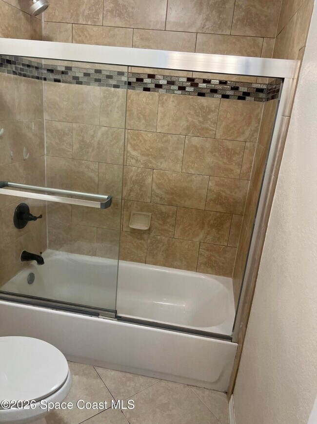 Building Photo - 1721 Las Palmos Dr