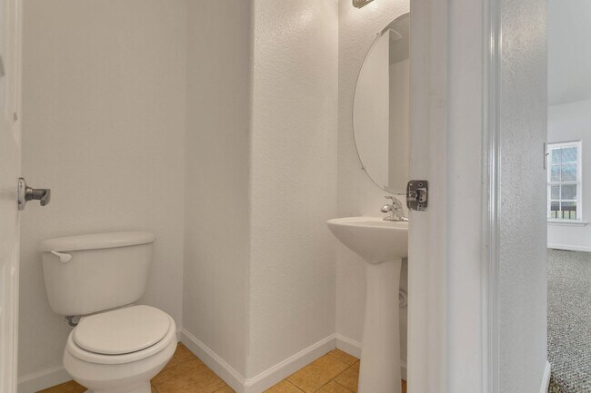 Building Photo - Beautiful 3 Bed/2.5 Bath located in Shingle Landing, Moyock NC