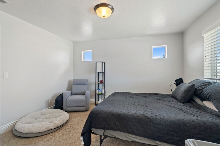 Building Photo - 731 S 70 E
