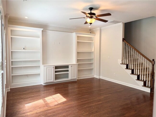 Building Photo - 204 Providence Ln