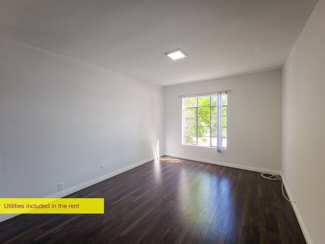 Building Photo - 215 N Kenwood St