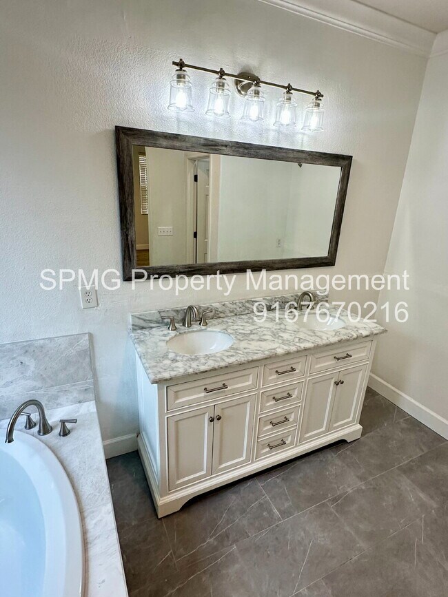 Building Photo - 5755 Bridgecross Dr
